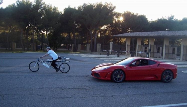 Reaktyvinis dviratis pasiekė 333km/h greitį