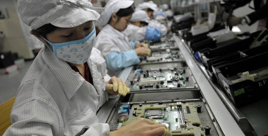 „iPhone“ gamintojas neįstengia sumokėti darbuotojams