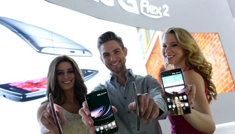 Išmanusis telefonas „LG G FLEX 2“ su lenktu ekranu kainuos 740 JAV dolerių