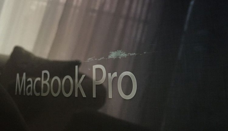 "MacBook Pro" vartotojai šaukiasi pagalbos