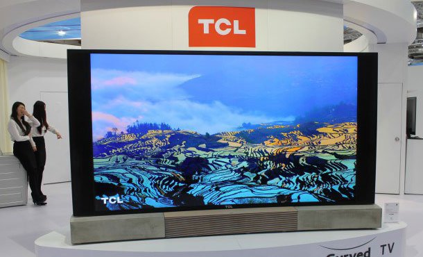 „TCL“ pademonstravo 110 colių lenktą UHD televizorių