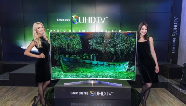 Lenktų ekranų privalumai ir trūkumai