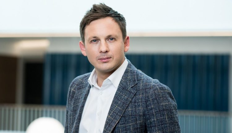 Simonas Bielskis yra didžiausią paštomatų tinklą Lietuvoje valdančios įmonės „Omniva LT“ vadovas